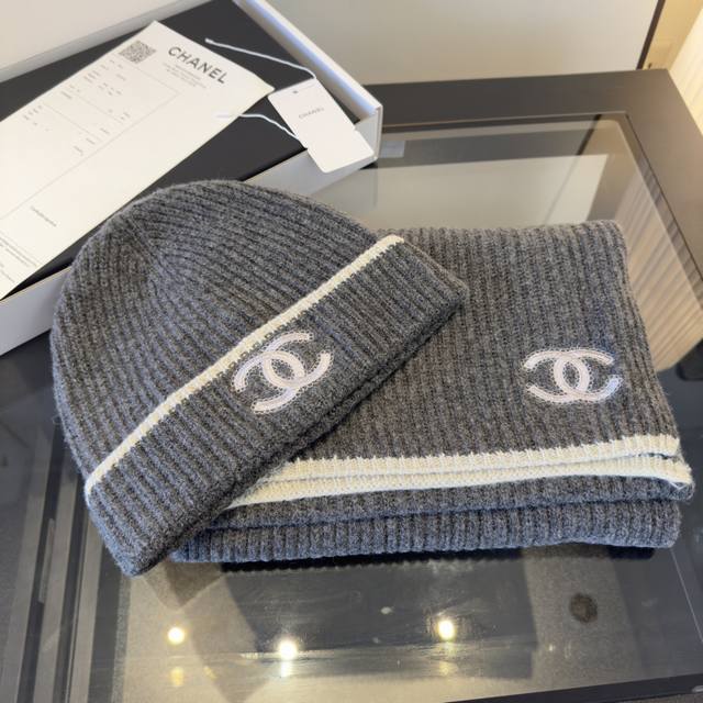 Chanel classic scarf and hat set, 100% cashmere, warm and cozy, super comfortabl