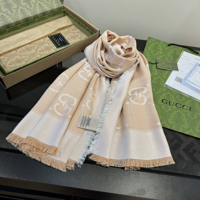 Metallic Jacquard Shawl 135*135Cm. 32% Viscose, 25% Cotton, 24% Wool, 11% Silk,