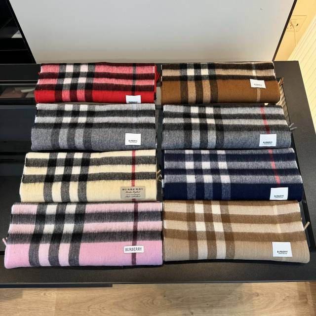 Burberry's masterpiece, the classic large check double-sided jacquard cashmere s