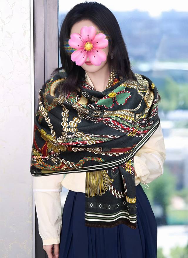 New 2025 Hermes reversible color scarf is so beautiful, you have to act fast! [l