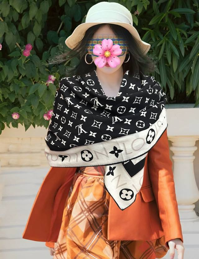 The new LV is always so classic and beautiful. The double-sided, same color desi