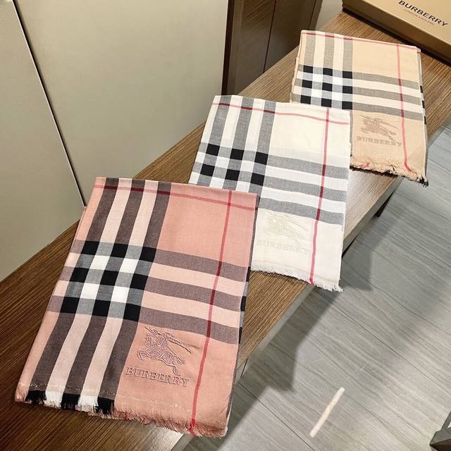 Top-tier, high-end, in-stock Burberry classic long scarf, a timeless design that