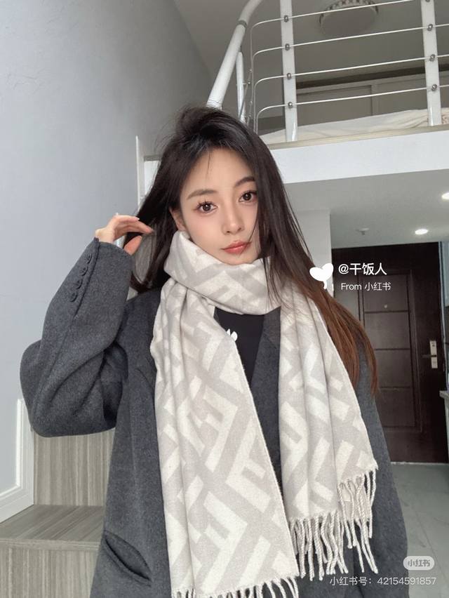 Premium Fendi scarf, this year's hottest monogram Ff logo scarf, is a limited ed
