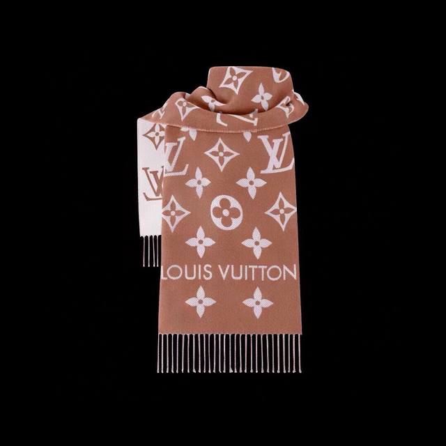 This year's hottest light pink and white color-blocked scarf, the Lvessential sc