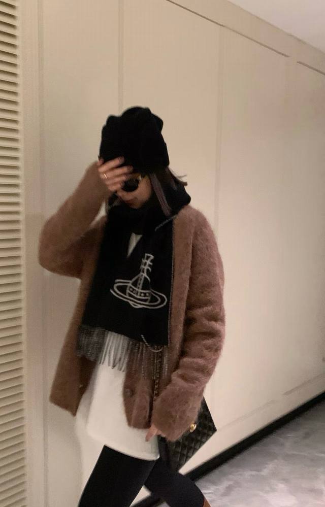 Original Quality! British Punk Godmother Ddd's favorite Saturn logo. In spirit,