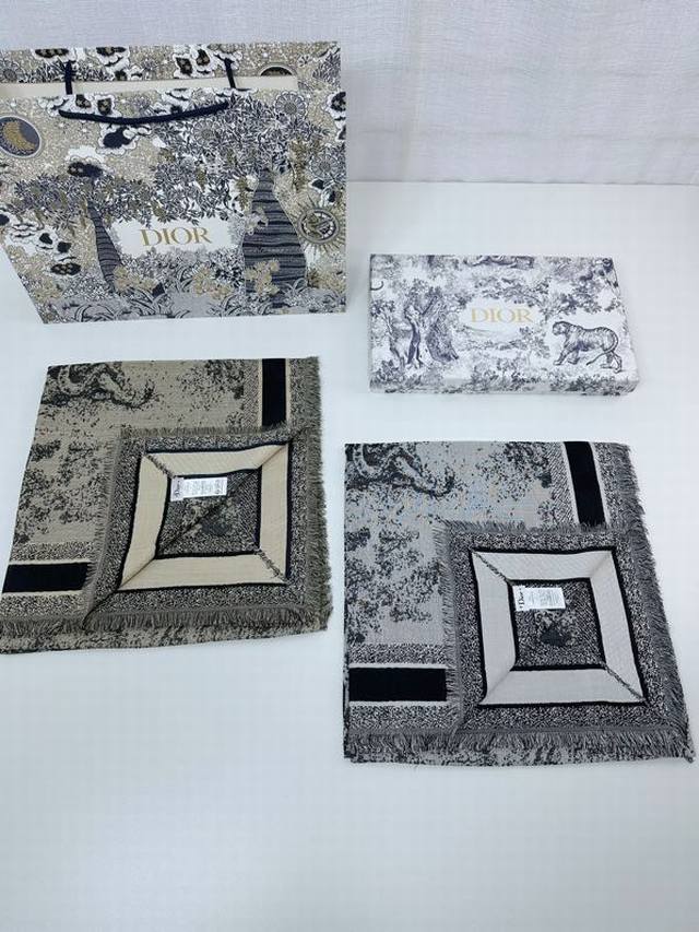 Special Approval: [Absolutely stunning! A rare limited-edition Dior design!] Thi