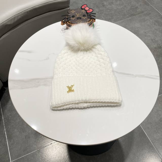 Louis Vuitton High-Quality Fox Fur Pom-Pom Knitted Rabbit Wool Beanie A super cl