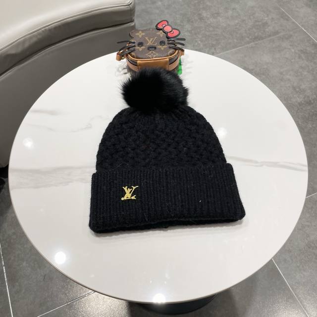 Louis Vuitton High-Quality Fox Fur Pom-Pom Knitted Rabbit Wool Beanie A super cl