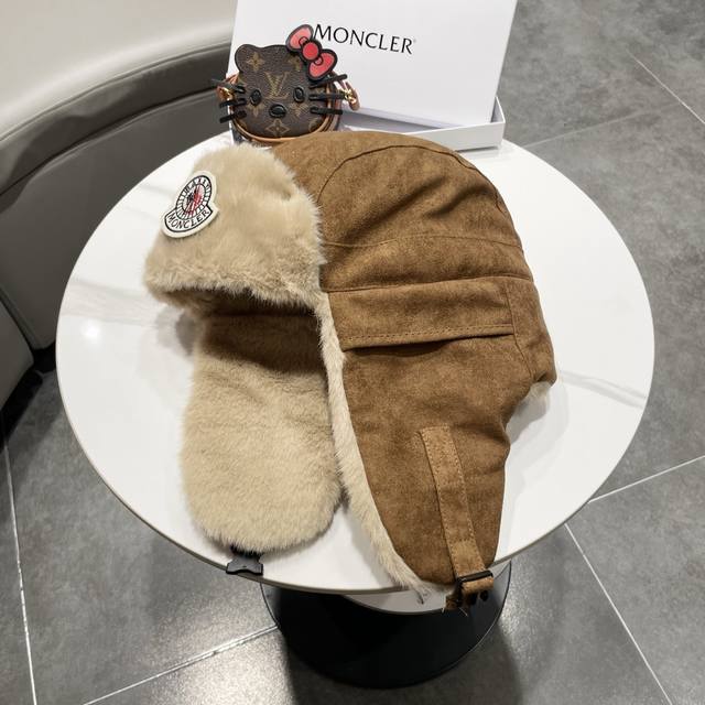 Moncler suede fabric with classic mink fur trim. The hat is made of high-quality