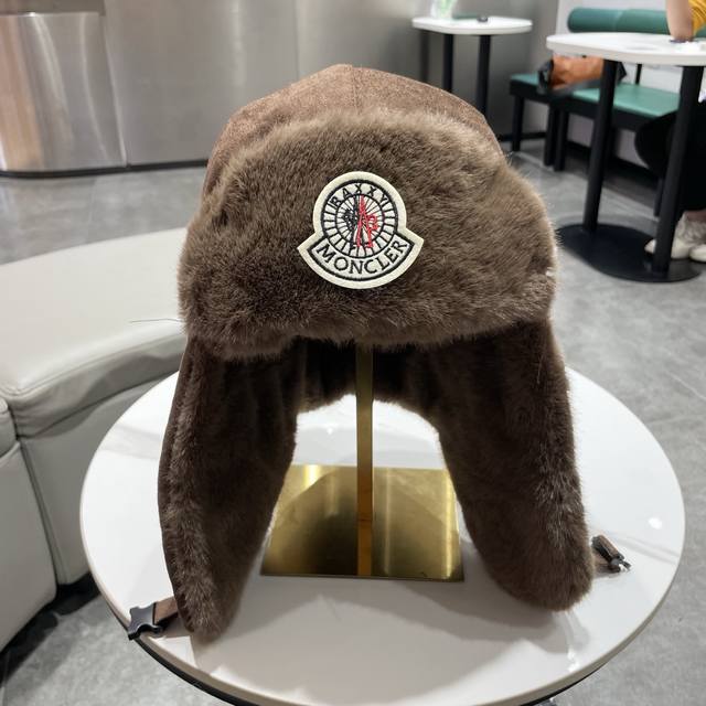 Moncler suede fabric with classic mink fur trim. The hat is made of high-quality
