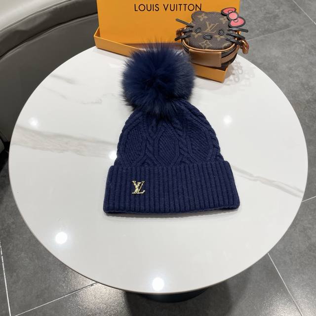 This beanie features a classic cable knit design with a gold LV logo. Made with