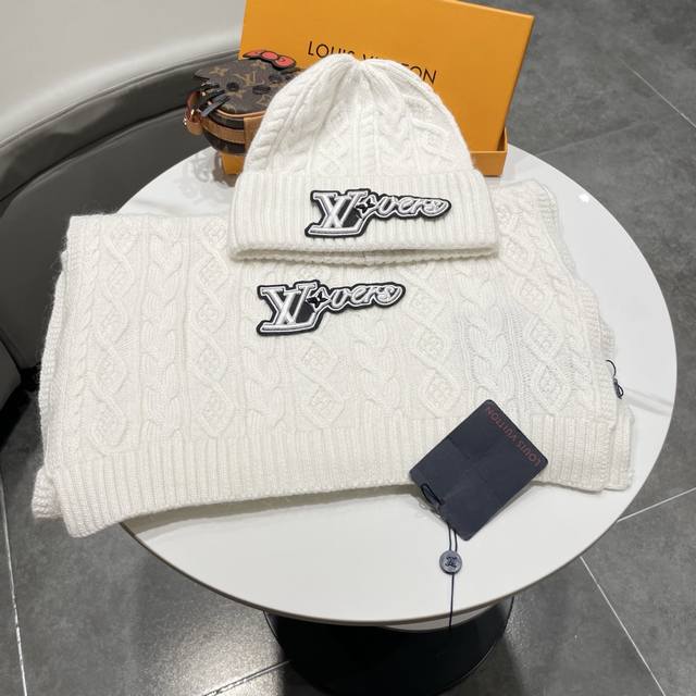 Two-piece set - classic wool hat and hood set! Hat and scarf! Warm and super com