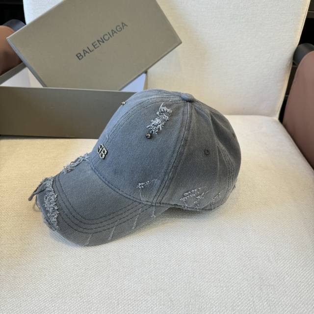 Balenciaga's new logo baseball cap, cool colors, different styles for men and wo