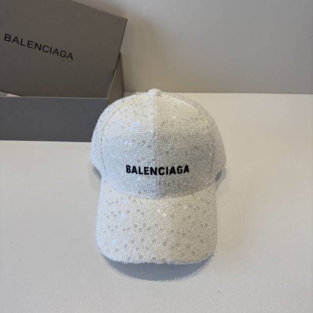 Balenciaga's new logo baseball cap, cool colors, different styles for men and wo