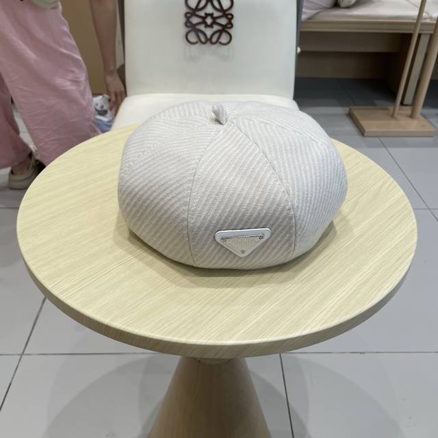 Prada Fall/Winter Warm Textured Slimming and Youthful Wool Beret Hat for Women,