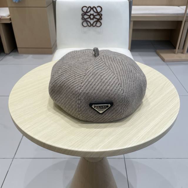 Prada Fall/Winter Warm Textured Slimming and Youthful Wool Beret Hat for Women,