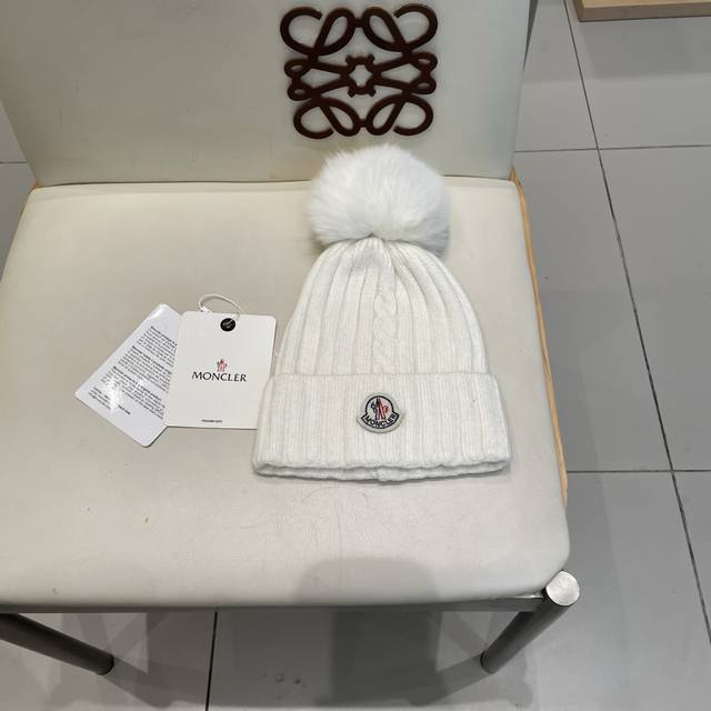 Moncler High-Quality Fox Fur Pom-Pom Knitted Rabbit Wool Beanie A super classic