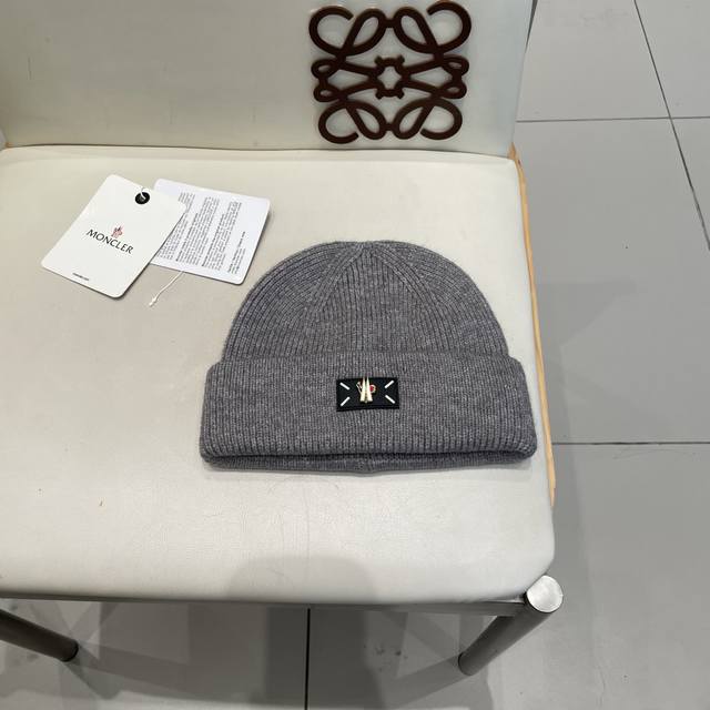 Moncler classic knit hat, original replica. Very soft and skin-friendly, with gr