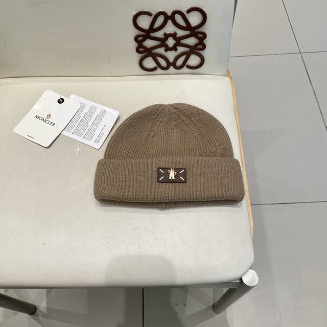 Moncler classic knit hat, original replica. Very soft and skin-friendly, with gr