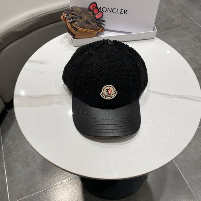 Moncler lamb wool baseball cap, a trendy and stylish color scheme perfect for yo