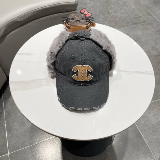 Chanel High-Quality Distressed Texture Fleece-Lined Earflap Hat for Women, Winte