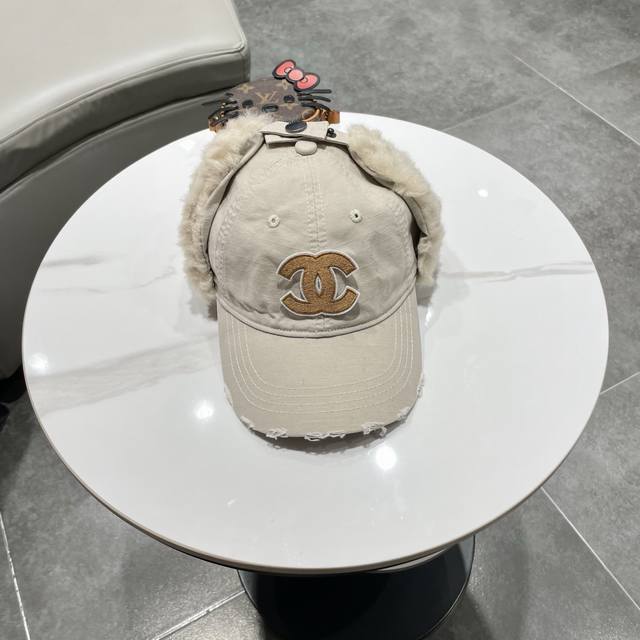 Chanel High-Quality Distressed Texture Fleece-Lined Earflap Hat for Women, Winte