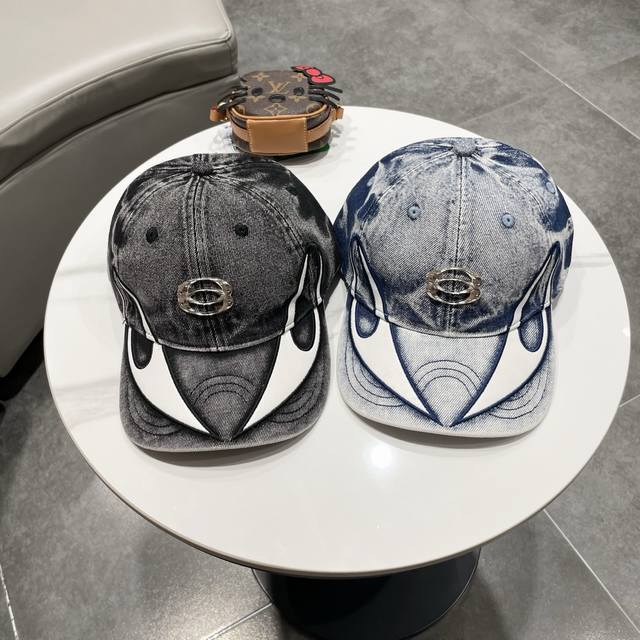 Chanel knitted beanie Ddd