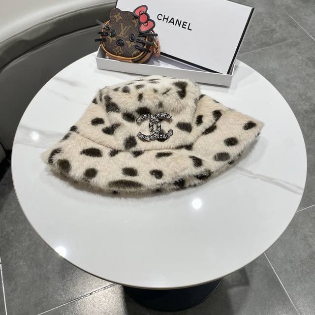 Chanel Leopard Print Plush Fisherman Hat for Women, 2025 New Autumn/Winter Style