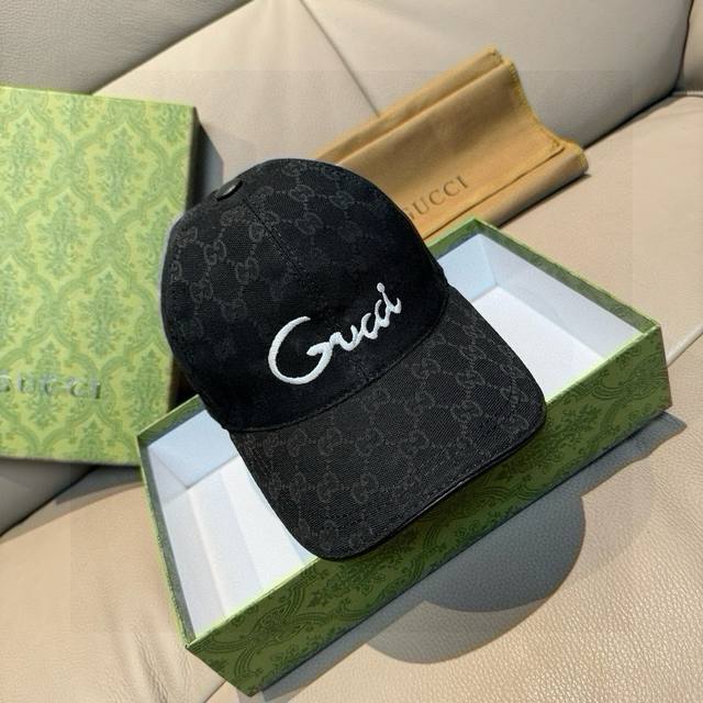 Comes with box and tote bag. New Gucci baseball cap, original design, artistic l