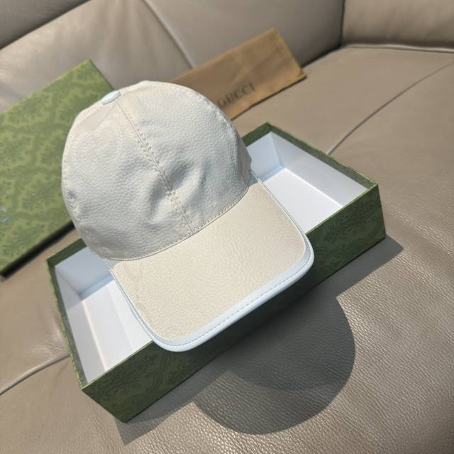 Comes with a tote bag. New Gucci baseball cap, original design, large double G l