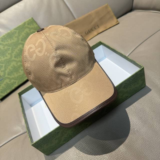 Comes with a tote bag. New Gucci baseball cap, original design, large double G l