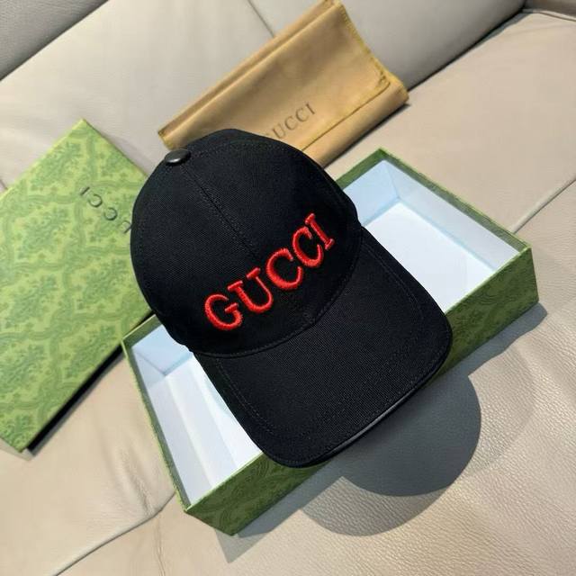 Comes with box and tote bag. New Gucci baseball cap, original design, Gucci embr