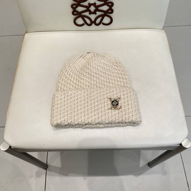 Louis Vuitton Fall/Winter New Knitted Wool Hat, Warm Wool Hat, 70% Wool 30% Rabb
