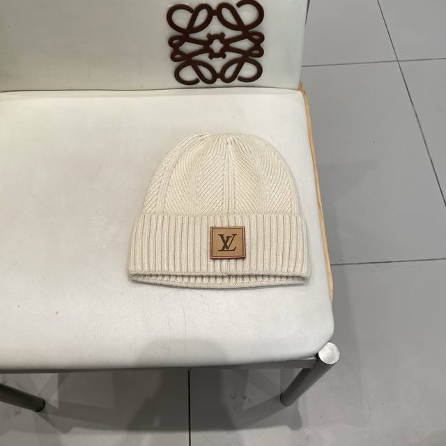 High-quality version!!! Louis Vuitton high-quality knitted rabbit and wool beani