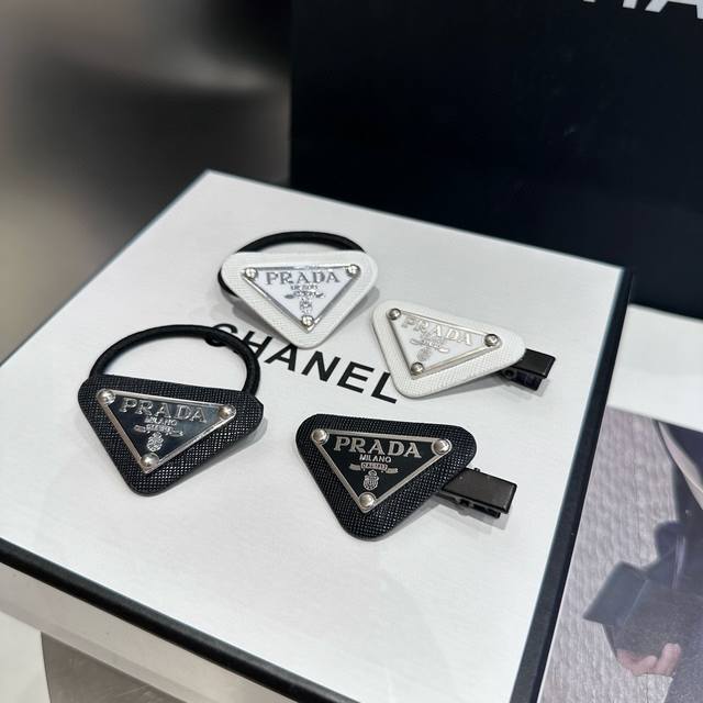 Two-piece set with packaging box. Prada's hottest item is here! Stylish hair cli