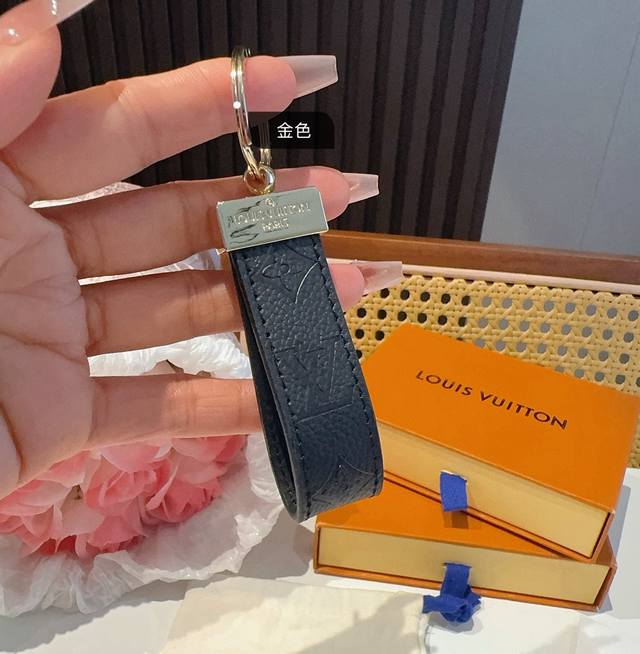 Hot Item Recommendation: Louis Vuitton embossed gradient leather keychain, LV ke