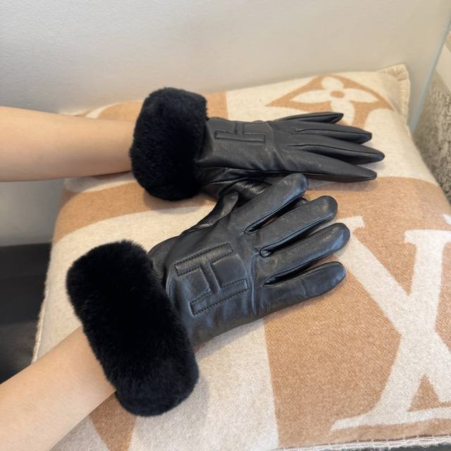Hermes 2025 Fall/Winter Big H Loose Rabbit Fur Lambskin Gloves for Touchscreen P
