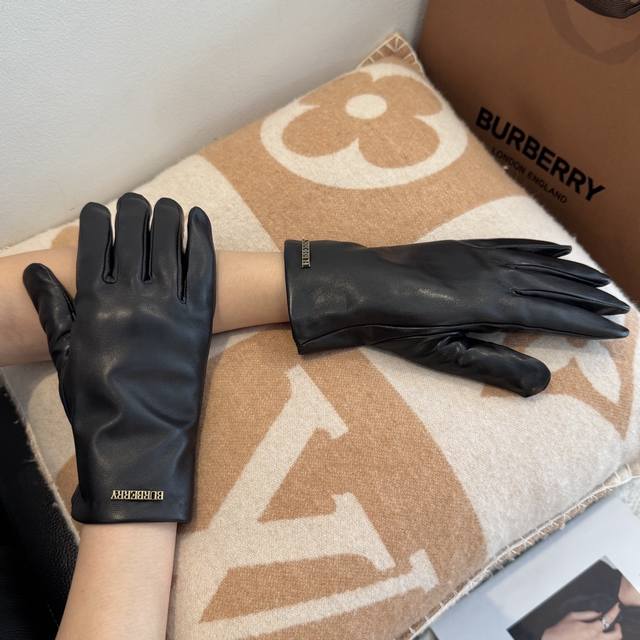 Burberry new arrival lambskin gloves, stylish gloves, warm for autumn and winter