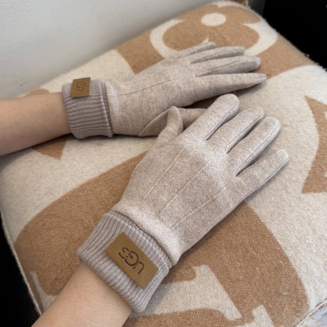 Ugg2025 wool gloves are worth comparing with similar products of different quali