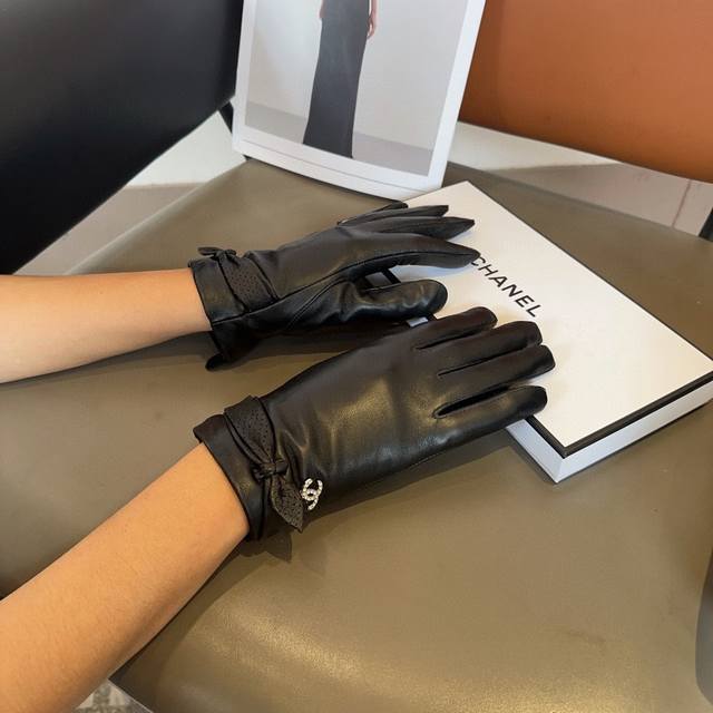 Chanel lambskin gloves, fashionable gloves, warm for autumn and winter with flee