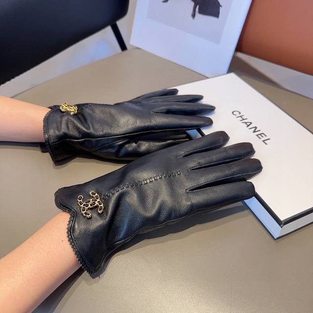 Chanel lambskin gloves, stylish gloves, warm for autumn and winter with a fleece