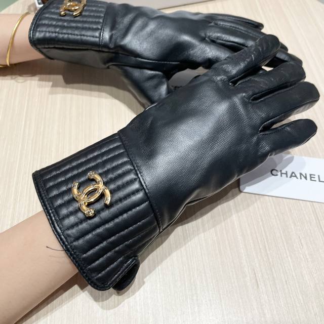 Chanel 2025 Fall/Winter Lambskin Gloves for Touchscreen Phones. Worth comparing
