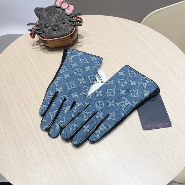 New Exclusive First Release Embroidered Touchscreen Women's Gloves Lv Original Q