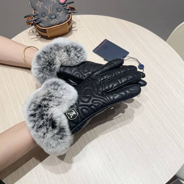 Louis Vuitton LV2025 Fall/Winter Slippery Rabbit Fur Lambskin Embroidered Gloves