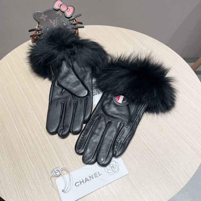 Original Chanel single-piece gloves exported from Italy, made with top-grade whi