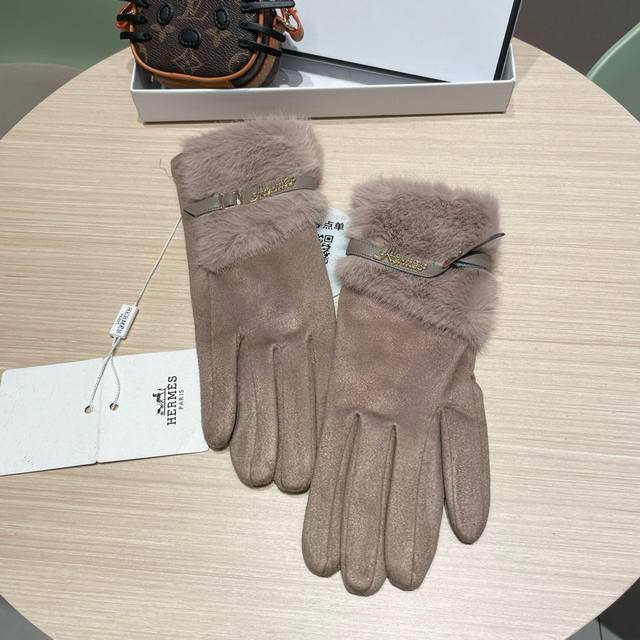 Hermes 2025 Fall/Winter wool gloves - worth comparing with similar styles, but o