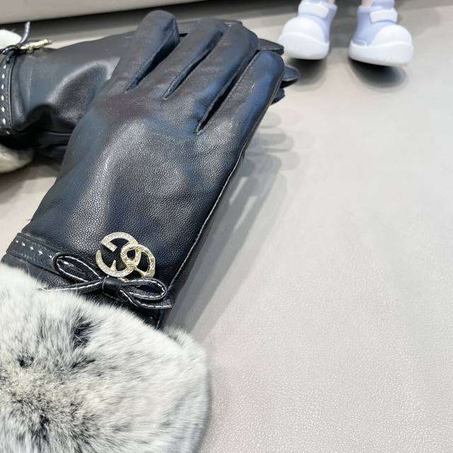 Gucci new arrival: fur-lined leather gloves, stylish motorcycle gloves, new autu