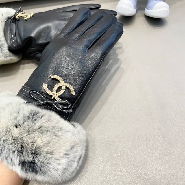 New Exclusive First Release: Chanel Women's New High-End Lambskin Gloves - A Mus