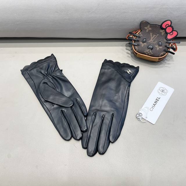 Chanel 2025 New Exclusive First Release Touchscreen Gloves. Chanel Original Qual