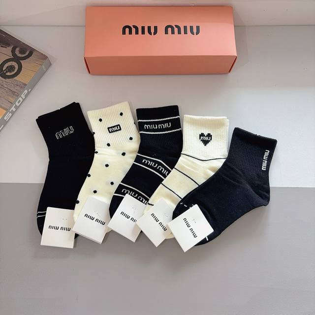 Box of 5 pairs of Miumiu socks (with packaging) - High-quality, super popular mi